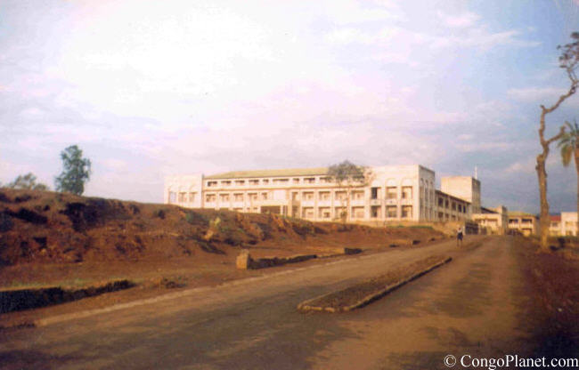  Entre du Collge Alfajiri venant de la Place Mulamba(Bukavu,Sud Kivu,1995)