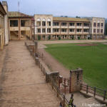  Cour et terrain de football du Collge Alfajiri(Bukavu,Sud Kivu,2004)