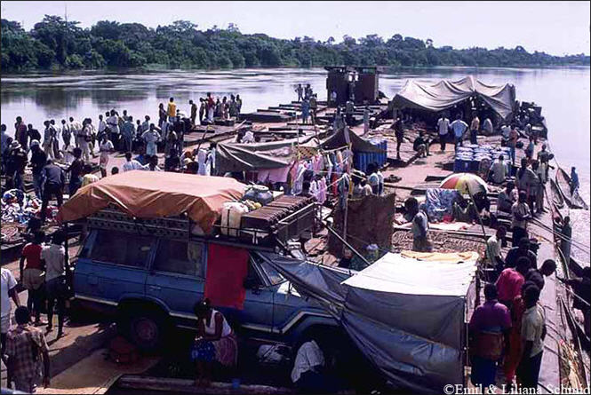 Bateau sur le fleuve Congo entre Kisangani et Kinshasa