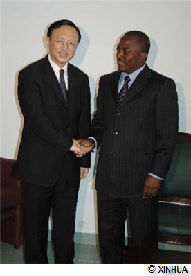 Le ministre chinois des  Affaires trangres Yang Jiechi, arriv mardi aprs-midi   Kinshasa pour une visite officielle d'un jour en Rpublique  dmocratique du Congo (RDC), a t reu le jour mme par le  prsident de la RDC, Joseph Kabila.