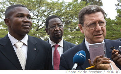 Alan Doss, Reprsentant spcial du Secrtaire gnral de l'ONU en Rpublique dmocratique du Congo (RDC) et chef de la MONUC, la Mission de maintien de la paix des Nations unies dans ce pays, a effectu sa premire visite officielle  Bukavu les 8 et 9 fvrier 2008, en compagnie du Commandant des forces de la MONUC, le Gnral Babacar Gaye.