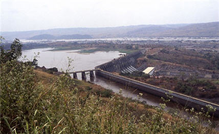 Le financement du plus gros projet hydrolectrique au monde, Grand Inga, fait l'objet d'une runion  Londres. Ce projet prvoit la construction, sur le fleuve Congo, en RDC, d'un barrage qui permettrait de produire deux fois plus d'lectricit que la plus grande centrale hydrolectrique au monde situe en Chine.