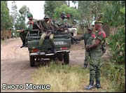 Le commandant second de la 8ème région militaire des FARDC (Forces armées de la République  Démocratique du Congo), le colonel Delphin Kayimbi, a déclaré à  la Radio Top Congo que le démantèlement du groupe armé étranger  des FDLR (Forces démocratiques pour la libération du Rwanda,  rebelles rwandais) basé à l'Est de la RD Congo n'est possible  qu'après le désarmement du général dissident Laurent Nkunda.
