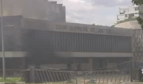 La Cour supreme de Kinshasa prend feu 