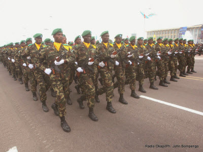 Dfil militaire des forces armes de la Rpublique Dmocratique du Congo le 30/06/2014 sur le boulevard Triomphal devant le Palais du peuple  Kinshasa, lors de la clbration de 54em anniversaire du Congo