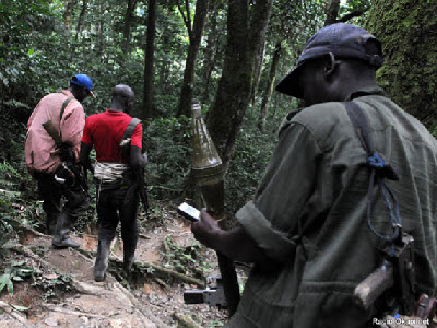 Des rebelles des FDLR (Forces dmocratiques pour la libration du Rwanda) dans la fort de Pingu dans l'Est de la RDC le 06/02/2009
