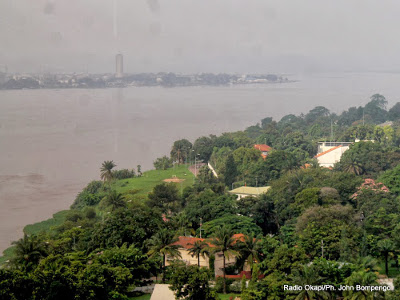 Une vue du fleuve Congo prise  partir de Kinshasa le 13/02/2014