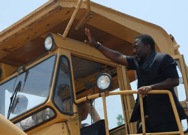Le Prsident de la Rpublique, Joseph Kabila Kabange, a donn mardi au carrefour UPN (Universit pdagogique nationale), dans la .commune de Ngaliema,  Kinshasa, le coup d'envoi des travaux de rhabilitation de l'avenue de la Libration (ex- 24 novembre), en prsence de quelques membres du gouvernement, des Assembles nationale et provinciale de Kinshasa et de son cabinet.