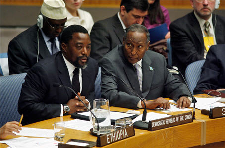 Le Prsident de la Rpublique et Prsident en exercice de la Communaut conomique des Etats d'Afrique centrale, Joseph Kabila Kabange a particip, jeudi 17 avril 2008,  New-York aux Etats-Unis,  la 5868me session du Conseil de scurit sur le thme de la scurit et la paix en Afrique.