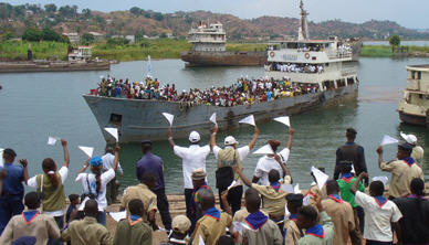 Aprs les violentes manifestations de Moba le 1er aot 2007, toutes les oprations de rapatriement dans le Nord Katanga taient stoppes et toutes les Agences des Nations unies vacues de la ville portuaire situe  300km au sud de Kalmie (province du Katanga). Plus de deux mois plus tard c'est dans le chef-lieu du Tanganyika,  Kalmie, que les bateaux reviennent avec des centaines de familles de congolais qui avaient fui pendant la guerre.