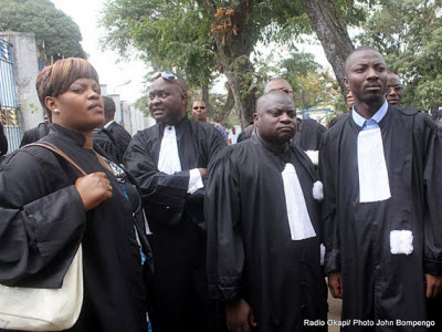 Des magistrats, lors d'un sit-in devant la primature le 30/08/2011  Kinshasa