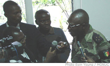 Lors de la confrence hebdomadaire de la MONUC le mercredi 17 octobre 2007, le commandant des forces de la MONUC Gnral Babacar Gaye a rappel le rle de la MONUC en RDC au moment o l'Etat cherche  rtablir son autorit  l'est du pays.