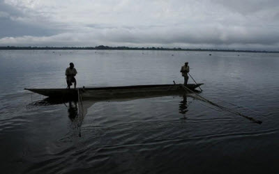 Pcheurs sur le fleuve Congo
