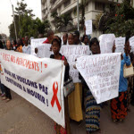 Sit-in des personnes vivant avec VIH le 18/07/2012 devant la primature  Kinshasa, rclamant leur prise en charge par le Gouvernement