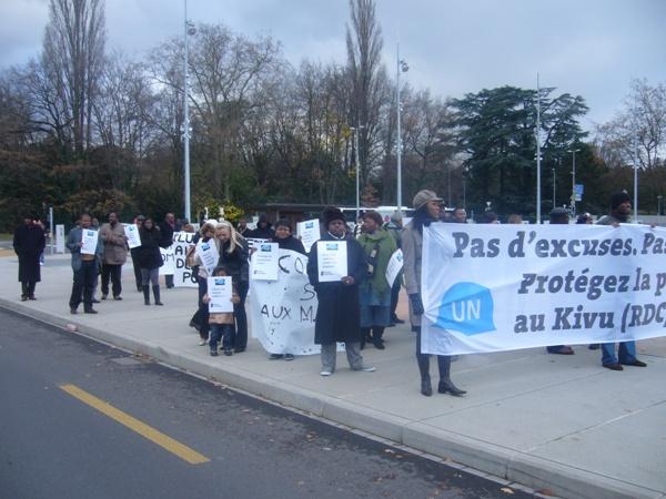 Manifestation organise par l'ONG Corpus avec l'aide d'Amnesty International devant le Palais des nations  Genve, samedi 22 novembre 08.