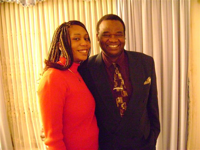 Patricia Mama Mwilu (tudiante en sciences politiques) et son pre, Dr. Lopold Kumbakisaka (diteur-Directeur des entreprises Kumbakisaka Productions Mdias et Import-Export, Canada)