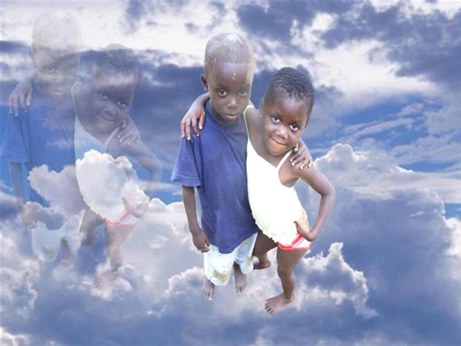 Glody Bisongo ralise une photo pour ses deux petits Prfina et Joel