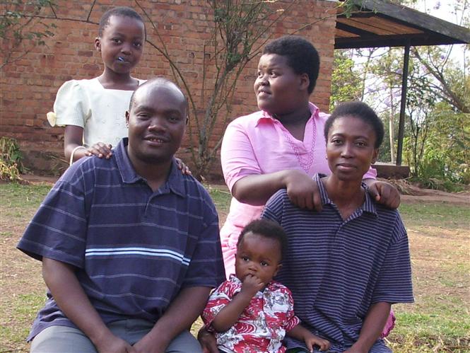 La famille Kitoka Moke aprs la naissance de Daniel Mutondo en 2008