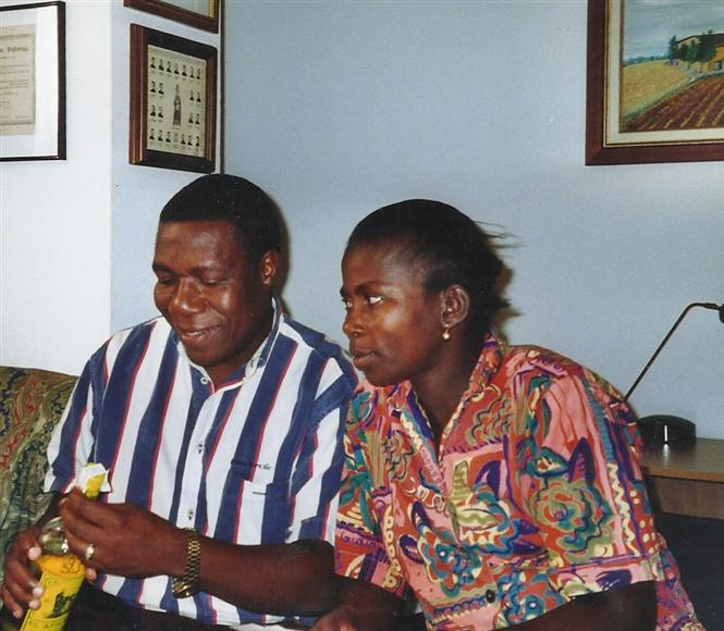 Avec mon pouse Anne Isuamo, 2012, Luanda.