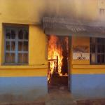 Des manifestants qui protestaient contre les tueries de Beni ont mis le feu au bureau de la poste/Beni. Radio Okapi/Ph. Martial Papy Mukeba.