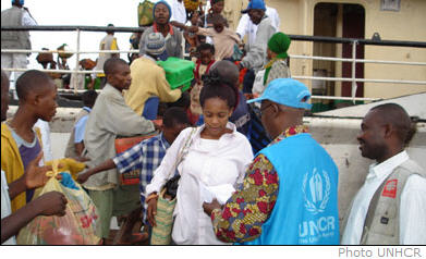 Le nombre de rfugis congolais rapatris de la Tanzanie avec l'assistance du HCR a dpass les 50.000. Ce cap a t atteint mardi lorsque le navire affrt, MV Mwongozo, a quitt le port de Kigoma sur le Lac Tanganyika avec 184 rapatris  bord.
