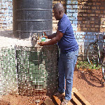 Bien se laver les mains avec du savon, une des mesures de prévention contre le virus Ebola