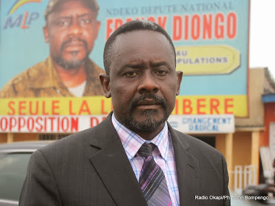 Franck Diongo, devant le siège de son parti politique le 7/10/2013 à Kinshasa, après avoir tenue une conférence de presse