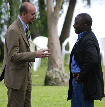 Le ministre belge à la Coopération et au développement, Charles Michel, a exprimé, au sortir d'un entretien dimanche, à Goma, avec le Président Joseph Kabila Kabange, le souhait du gouvernement de son pays de voir la Conférence sur la paix au Kivu déboucher sur une solution politique.