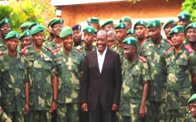 Joseph Kabila avec des militaires des FARDC à Goma