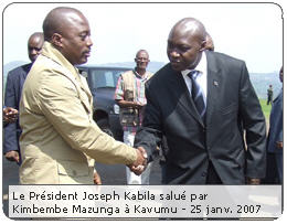 La population de Bukavu, très enthousiasmée par cette visite quasi inattendue du Chef de l'Etat, la toute première après sa victoire à la présidentielle, s'est massée le long des grandes artères des communes de Bagira, Kadutu et Ibanda, ovationnant ainsi frénétiquement le Président de la République, Joseph Kabila Kabange, le libérateur et vainqueur à la présidentielle. </p>
<p>