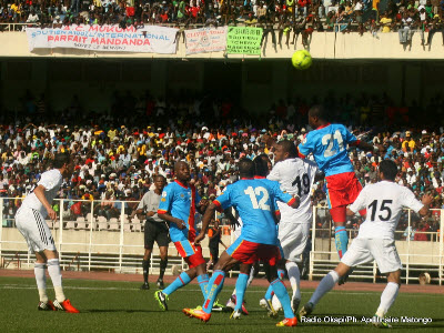 L'équipe nationale de la RDC (bleu) contre la Libye (blanc) le 24/03/2013 au stade de Martyrs à Kinshasa