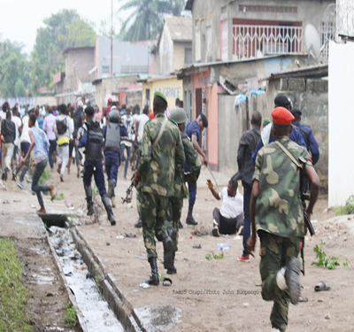 La charge de la police et de l'armée sur les manifestants le 31/12/2017 à Kinshasa lors de la marche initiée par le Comité laïc de coordination (CLC)