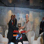 Echange de l?accord d?annulation entre Matata Ponyo (RDC) et Christine Lagarde