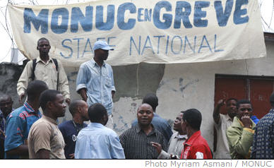 L'Association du personnel national de la Mission des Nations unies en République démocratique du Congo (MONUC) a demandé aux employés nationaux de la Mission d'observer un «arrêt de service» le jeudi 23 août 2007. Cette décision ressort de certaines doléances qui font l'objet de discussions en cours entre l'Association et l'Administration de la mission. 
