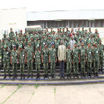 Vice-premier ministre de la défense et des anciens combattants, Alexandre Luba Ntambo ( en costume-cravate) pose avec des officiers généraux et supérieurs de Fardc le 25/03/2012 au centre supérieur militaire à Kinshasa