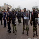 Les éléments de la Pnc le 5/9/2011 sur le boulevard du 30 juin à Kinshasa, lors du dépôt de la candidature d?Etienne Tshisekedi pour la présidentielle 2011