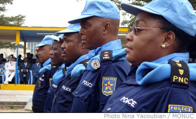 Une cérémonie de remise de drapelets, en présence du Représentant spécial du Secrétaire général de l'ONU en RDC, William Swing, a eu lieu le 30 août 2007, à l`Inspection Provinciale de la Police de Kinshasa, en l`honneur de douze officiers de la Police Nationale Congolaise (PNC) qui seront déployés dans les misions onusiennes de maintien de la paix en Côte d'Ivoire (ONUCI) et en Haïti (MINUSTAH) où deux policiers ont déjà été déployés. 