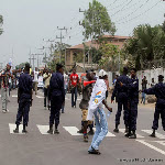 Les partisans de l?opposition marchent sur une des avenues principale de Kinshasa le 1.9.2011, pour la révision du fichier électoral
