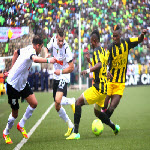 As Vita club de la RDC (jaune) contre l'Entente sportive de Sétif d'Algérie (blanche) le 26/10/2014 au stade Tata Raphaël de Kinshasa