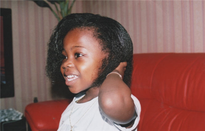 Serena Indumbi. Bébé de papa Martin Indumbi
