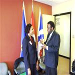 Dr.Léopold Kumbakisaka s'entretient avec Madame Hafsa Goma, Président du centre africain d ...
