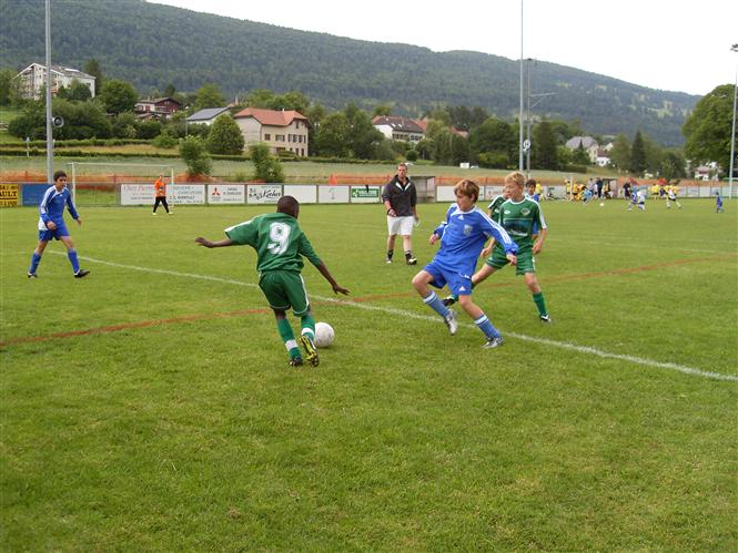 Ryan du FC Etoile La chaux-de- Fonds, tournoi juniors du FC La Suze Berne juin 2009.