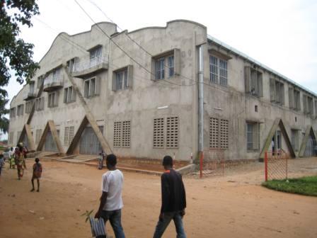 La plus grande glise au Kasa Oriental nomme Tabernacle de Mbujimayi. sis avenue Luputa n 36, Commune de la Muya, Ville de Mbujimayi.