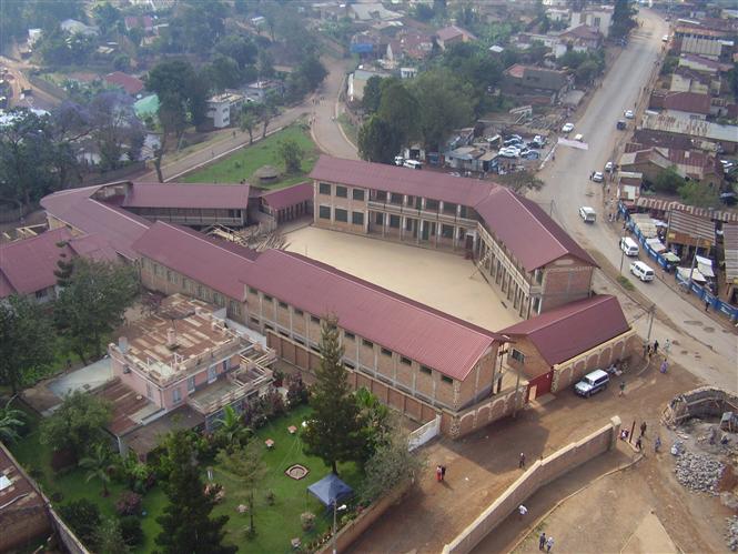 Ecole Primaire l' ESTONAC a cote du marche de Nguba et du College Alfajiri a Bukavu