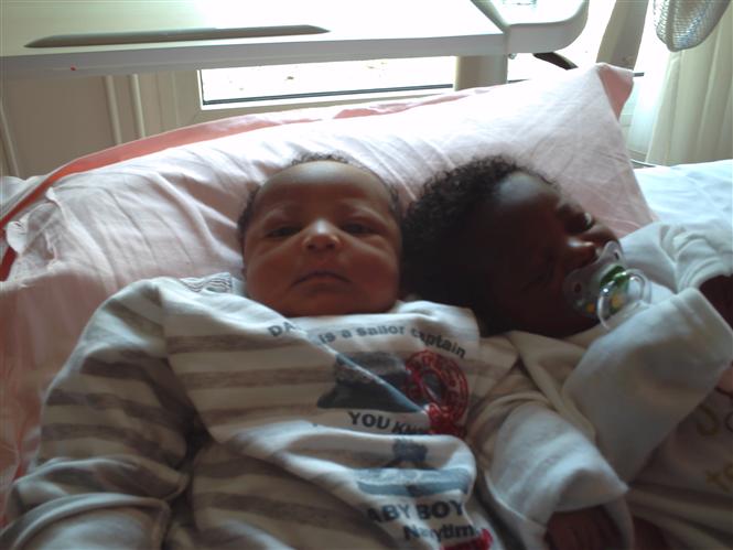 le nv bebe reddy du 08/08/2010 avec sa copine effrasia
