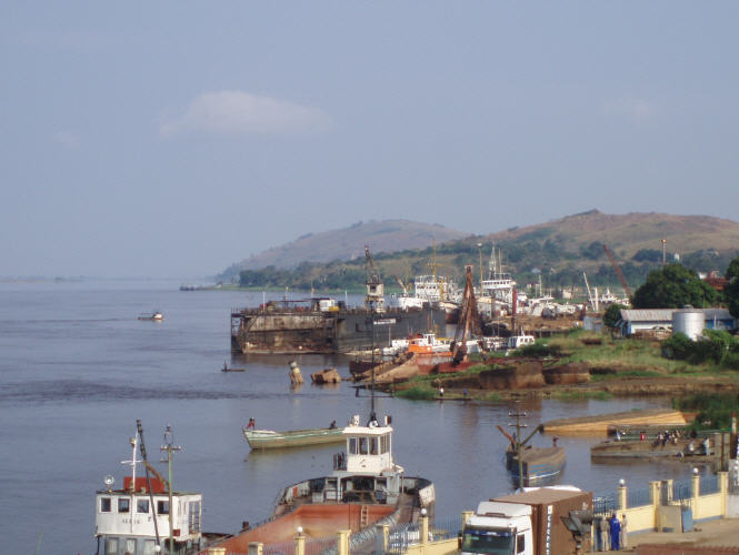 Vue du port de Boma
